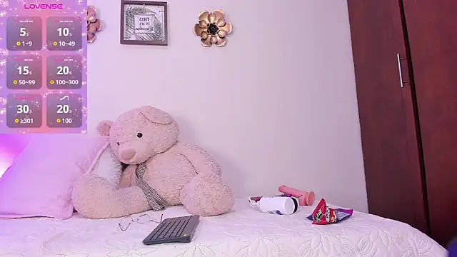 Nyra lux16 online show from 12/04/25, 08:34