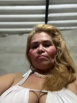 Snapshot of dirty_mother3 chatting on 12/17/25, 03:23 dirty mother3 online show from 12/17/25, 03:23