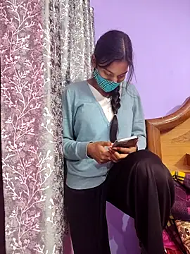 Student12th online show from 11/26/25, 05:03