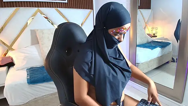 Snapshot of _Aliya_ chatting on 11/06/25, 10:05 Aliya online show from 11/06/25, 10:05