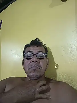 Snapshot of bruno_324278 chatting on 05/17/26, 11:01 bruno 324278 online show from 05/17/26, 11:01