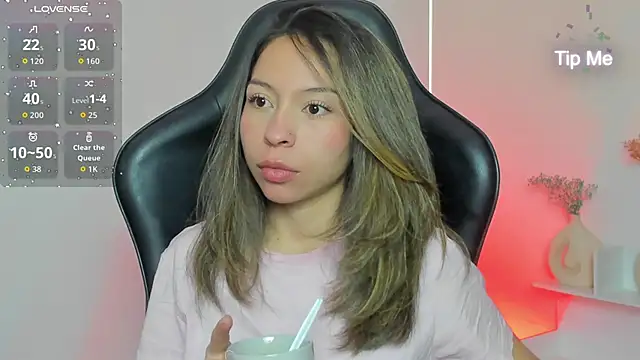 LuluuBerry online show from 11/19/25, 10:59