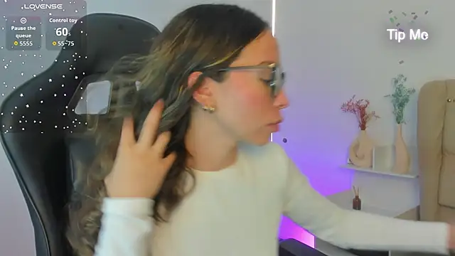 LuluuBerry online show from 11/24/25, 03:34