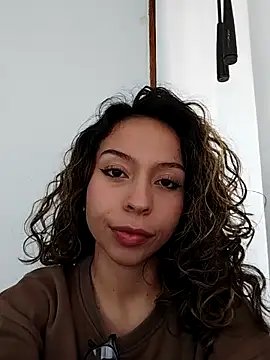 LuluuBerry online show from 12/03/25, 04:27