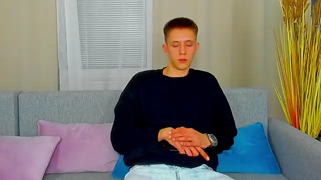 Snapshot of RileyyChasee chatting on 12/16/25, 05:07 RileyyChasee online show from 12/16/25, 05:07