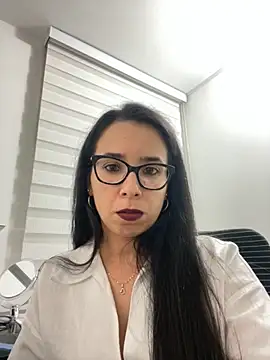 Snapshot of Vicky_ro chatting on 11/06/25, 12:11 Vicky ro online show from 11/06/25, 12:11