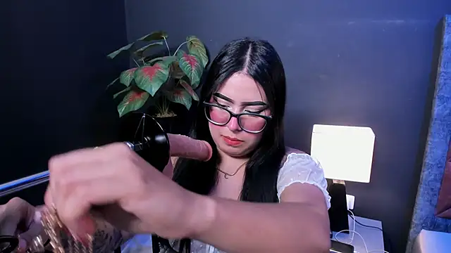 Amy whittee online show from 04/18/26, 03:43