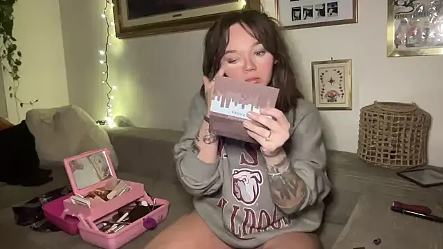 angelgirl98 online show from 12/16/25, 02:55