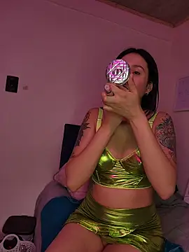 Snapshot of Natali_12 chatting on 11/23/25, 09:53 Natali 12 online show from 11/23/25, 09:53