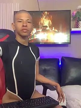 Snapshot of Tessachains_2_ chatting on 11/18/25, 12:31 Tessachains 2 online show from 11/18/25, 12:31