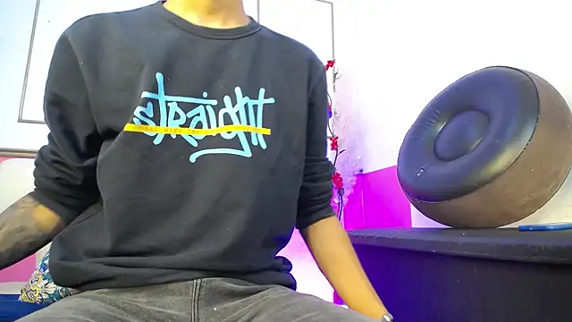 Snapshot of Tessachains_2_ chatting on 11/24/25, 01:38 Tessachains 2 online show from 11/24/25, 01:38