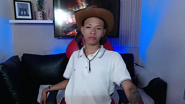 Snapshot of Tessachains_2_ chatting on 12/01/25, 03:33 Tessachains 2 online show from 12/01/25, 03:33