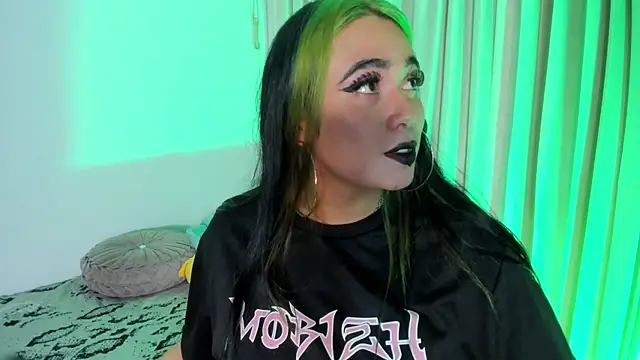 Lilith Zenith  online show from 12/05/25, 04:32