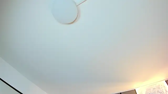 Snapshot of coral_rosse_ chatting on 11/18/25, 01:04 coral rosse online show from 11/18/25, 01:04