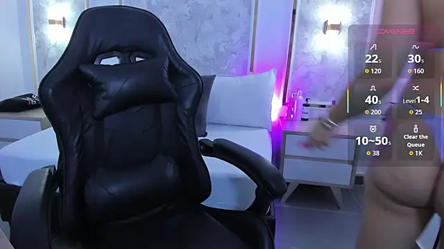 Snapshot of coral_rosse_ chatting on 12/18/25, 12:17 coral rosse online show from 12/18/25, 12:17