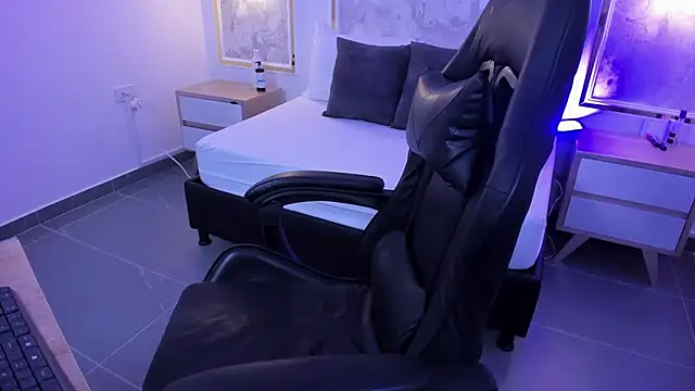 Snapshot of coral_rosse_ chatting on 12/23/25, 02:31 coral rosse online show from 12/23/25, 02:31