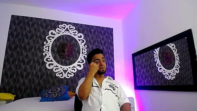 Snapshot of Dereck_Jhonsonn chatting on 11/07/25, 08:31 Dereck Jhonsonn online show from 11/07/25, 08:31