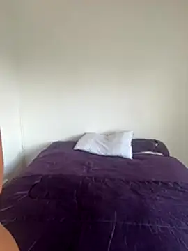 Snapshot of NiaLong21_ chatting on 11/18/25, 04:50 NiaLong21 online show from 11/18/25, 04:50