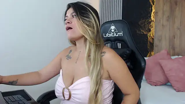 Snapshot of yesenia_villan chatting on 02/04/26, 12:33 yesenia villan online show from 02/04/26, 12:33