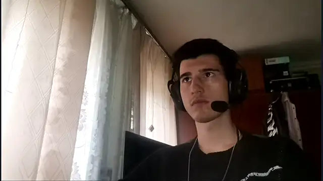 Snapshot of JamesLagerfeld chatting on 11/06/25, 10:16 JamesLagerfeld online show from 11/06/25, 10:16