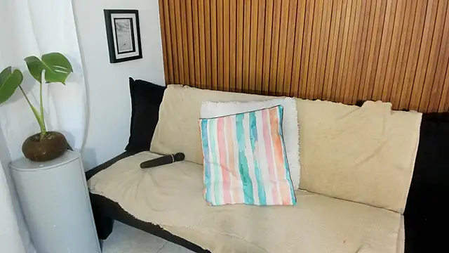 Snapshot of Mia_girl123 chatting on 04/05/26, 04:53 Mia girl123 online show from 04/05/26, 04:53