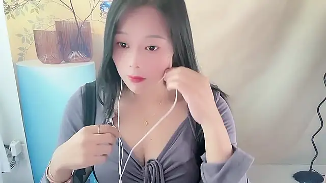 Snapshot of cici_bbyy chatting on 12/15/25, 06:50 cici bbyy online show from 12/15/25, 06:50