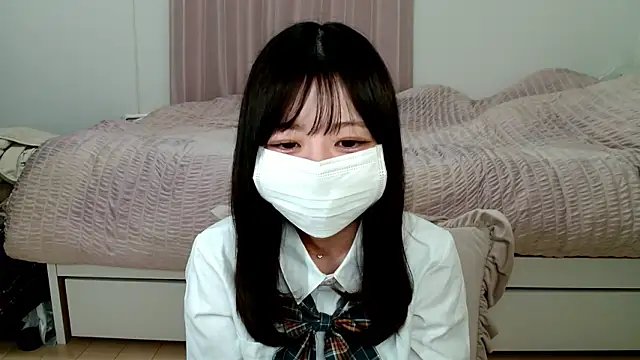 Snapshot of _Runa_ chatting on 11/10/25, 05:17 Runa online show from 11/10/25, 05:17