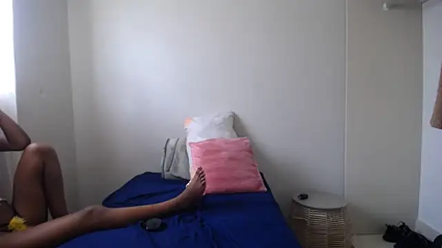 Snapshot of SexySlimMelanin chatting on 11/30/25, 10:41 SexySlimMelanin online show from 11/30/25, 10:41