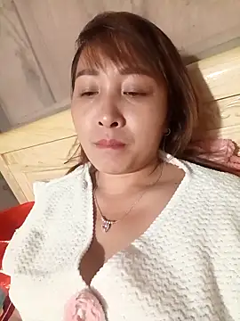 Missa-kute20 online show from 11/19/25, 02:39