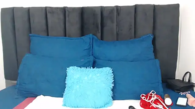 Miss-Berries online show from 04/13/26, 04:56