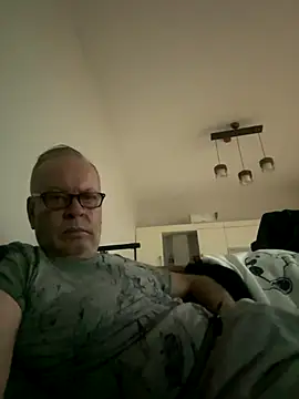 Snapshot of alexumke chatting on 11/06/25, 08:43 alexumke online show from 11/06/25, 08:43