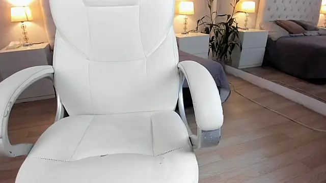 Snapshot of Scarlett_Bunny_ chatting on 12/15/25, 01:04 Scarlett Bunny online show from 12/15/25, 01:04