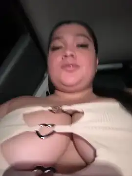 Snapshot of sweetmuslim01 chatting on 12/19/24, 04:56 sweetmuslim01 online show from 12/19/24, 04:56