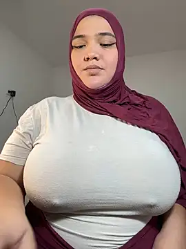 Snapshot of sweetmuslim01 chatting on 01/22/25, 10:48 sweetmuslim01 online show from 01/22/25, 10:48
