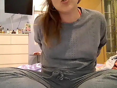 Snapshot of Domiqueen chatting on 11/06/25, 05:36 Domiqueen online show from 11/06/25, 05:36