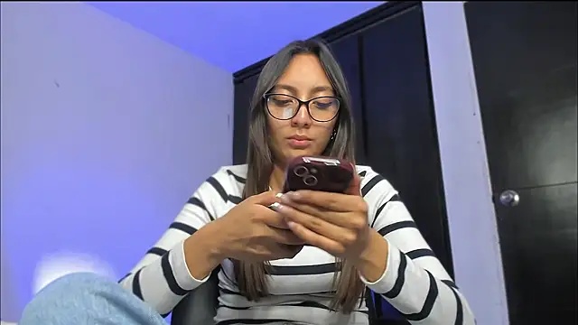 Snapshot of LilyGarcia chatting on 11/12/25, 02:23 LilyGarcia online show from 11/12/25, 02:23