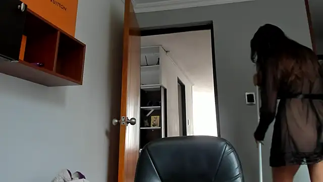 LilyGarcia online show from 06/09/26, 05:13