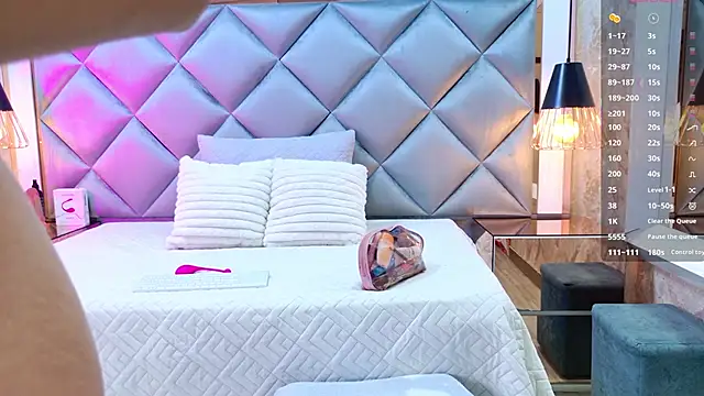 crystal gilton online show from 11/23/25, 07:13