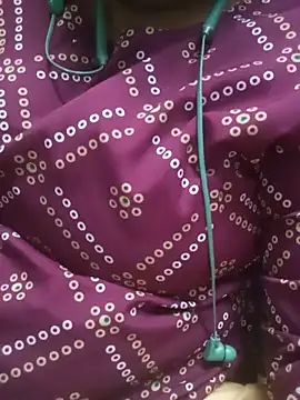 Snapshot of Rathi_telugu_couple chatting on 05/26/26, 10:44 Rathi telugu couple online show from 05/26/26, 10:44