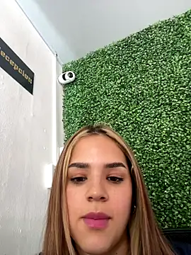 Snapshot of Sara__Secret chatting on 11/07/25, 05:35 Sara Secret online show from 11/07/25, 05:35