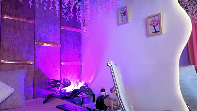 AuroraLanee  online show from 11/28/25, 07:16