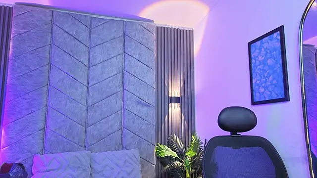 AuroraLanee  online show from 11/30/25, 07:40