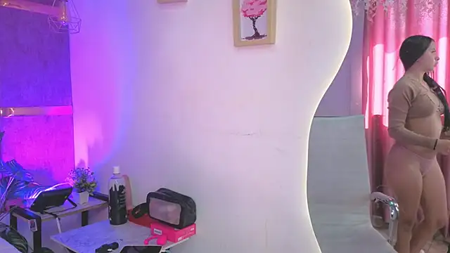 AuroraLanee  online show from 12/17/25, 07:42