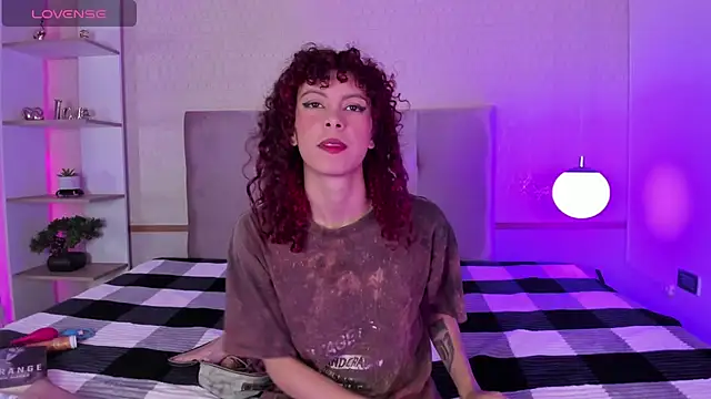 AliceMadnes online show from 12/21/25, 03:30