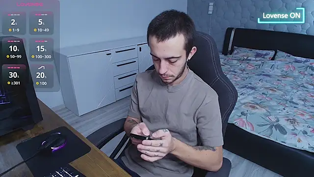 adamrayn online show from 11/12/25, 09:53