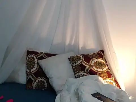 Lailahadi online show from 11/17/25, 10:26