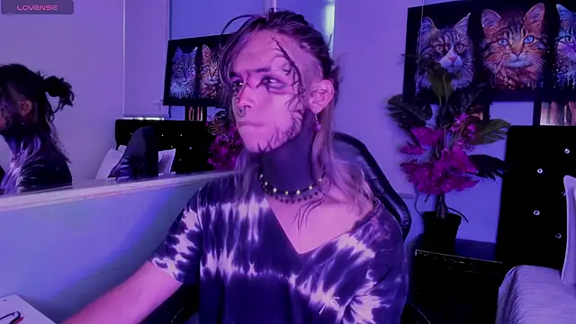 luxiel  online show from 11/12/25, 09:14