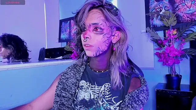 luxiel  online show from 11/20/25, 07:35