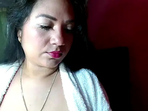 Snapshot of KAROLOLIVERO chatting on 11/08/25, 06:40 KAROLOLIVERO online show from 11/08/25, 06:40