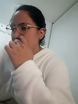 phoop lilaa online show from 02/06/26, 03:44